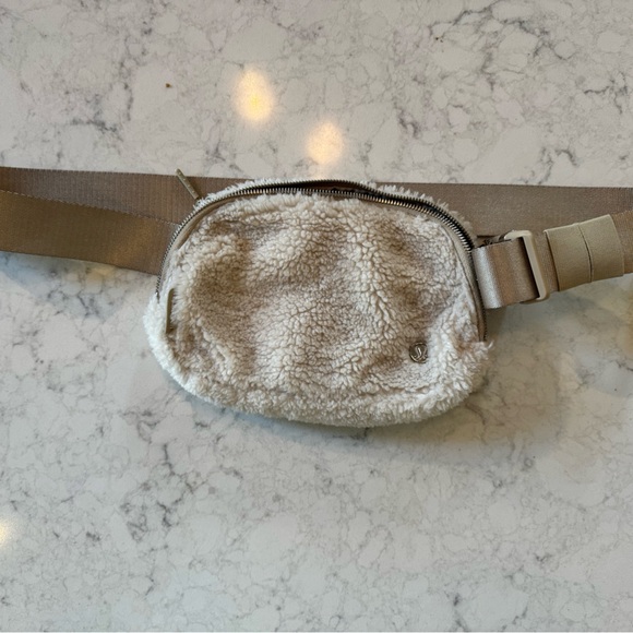 lululemon Cream Fleece Sherpa Belt Bag - Picture 4 of 7